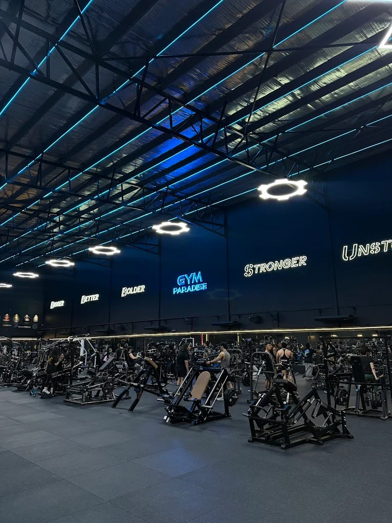 Training floor with blue teal LED atmosphere